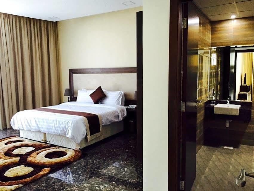 Belle Tower Luxury Apartments Манама Экстерьер фото