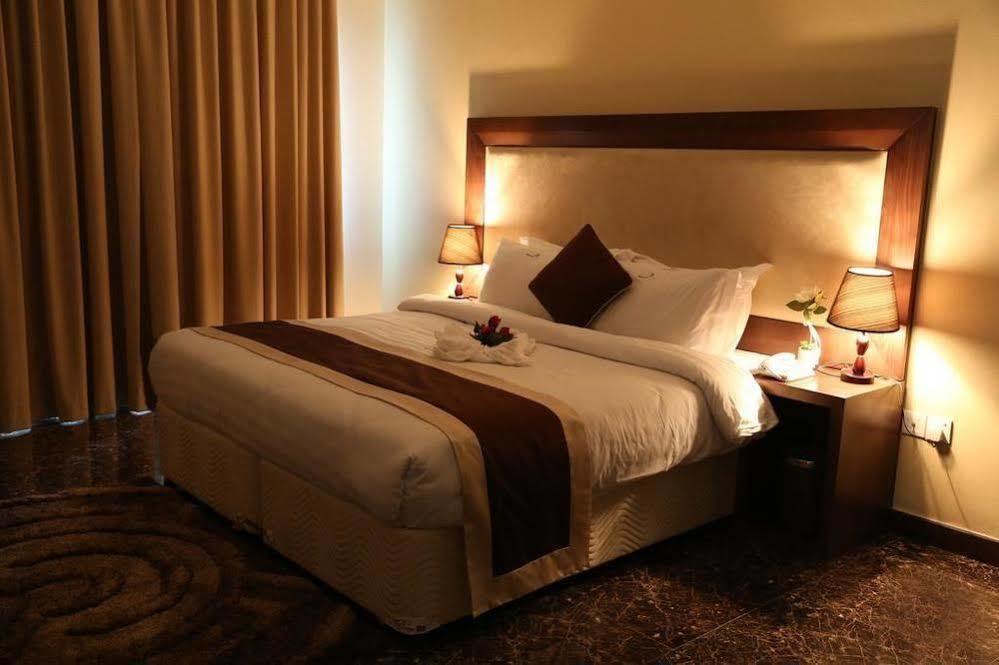 Belle Tower Luxury Apartments Манама Экстерьер фото